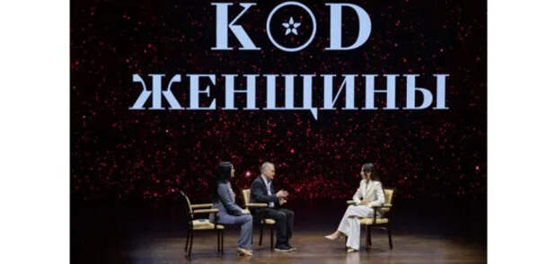 Нюша и Юлия Барановская — на выпускном  школы цифровой психологии