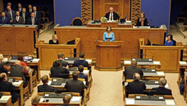 Избранный президент Эстонии Керсти Кальюлайд во время выступления в парламенте в Таллине. Архивное фото