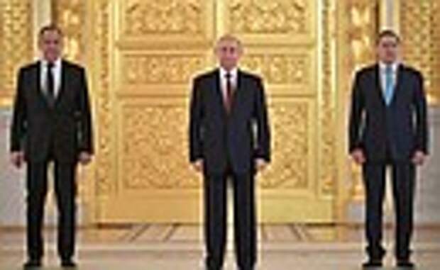 На церемонии вручения верительных грамот. С Министром иностранных дел Сергеем Лавровым (слева) и помощником Президента Юрием Ушаковым.