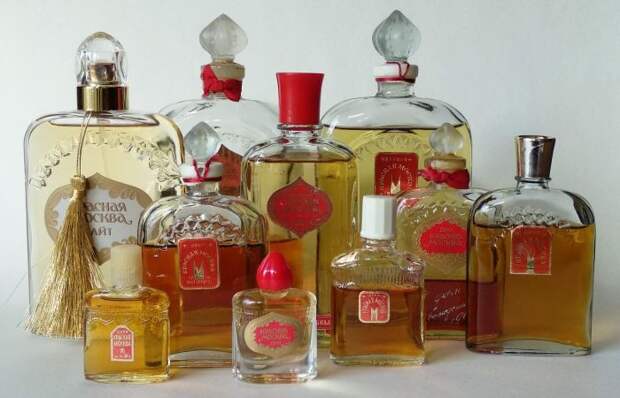 Аромат Красной Москвы от фабрики Новая заря нравился не только советским женщинам/Фото:tiina.livejournal.com