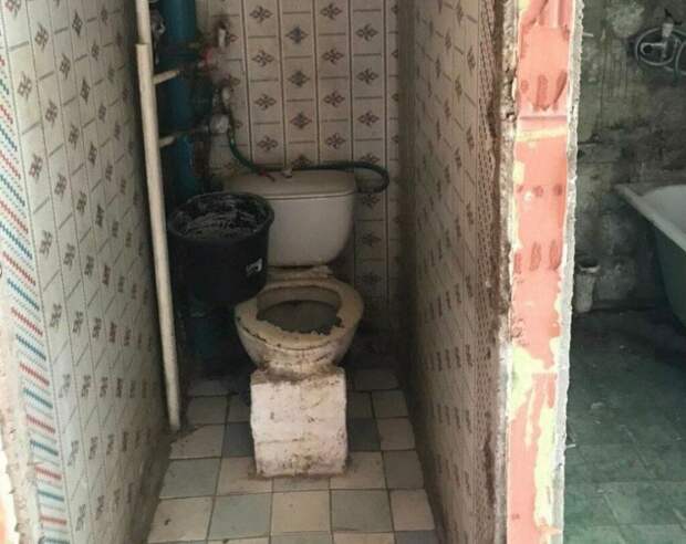 Фото ванной и туалета ДО ремонтных работ