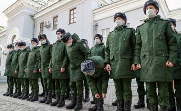 Живой труп, завернутый в тулуп: В какой форме армия переживает трескучие морозы