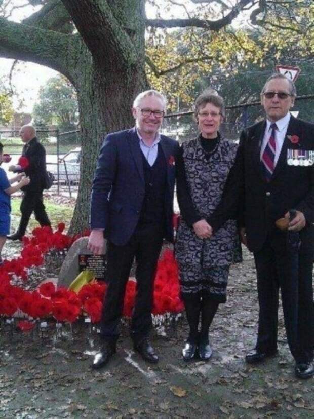 Держитесь за руки