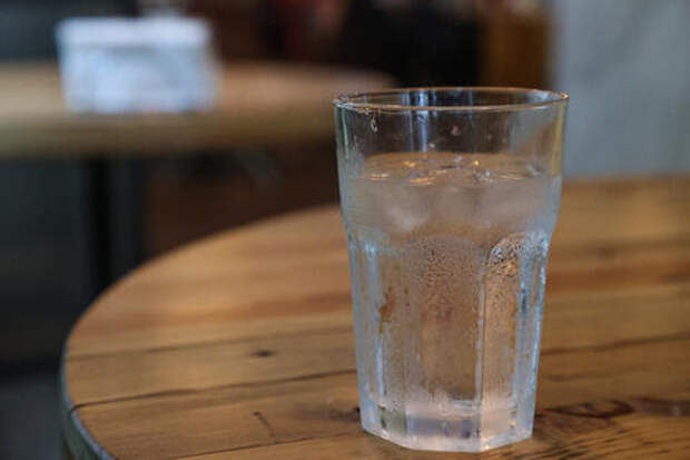 Диарея и обезвоживание: почему опасно пить некипяченую водопроводную воду, рассказал врач