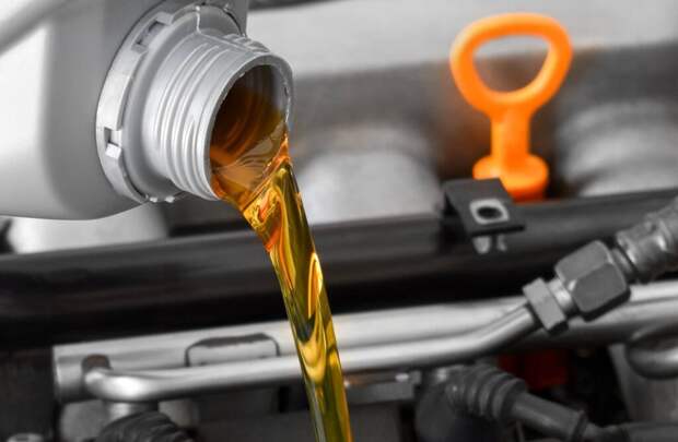Закончилась гарантия: какое масло лить в мотор? В Лукойл все рассказали