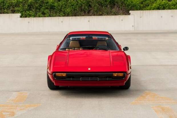 Ferrari 308 GTB Vetroresina с двигателем V8