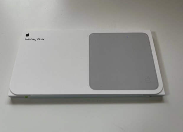 Первая распаковка фирменной салфетки Apple — новинка оказалась темнее, чем ожидалось"