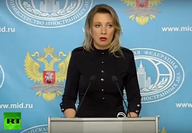 Мария захарова ярославль. Мария захарова за трибуной в полный рост. Музыкальная открытка марии захаровой. Мария захарова. Музыкальная открытка марии захаровой.