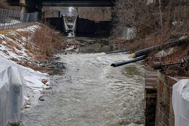 Белый дом бьет тревогу из-за массового разлива канализации в реку в Вашингтоне