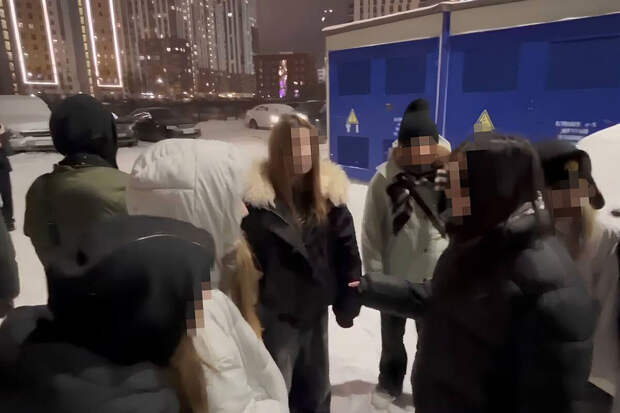 В Екатеринбурге толпа подростков напала на девушку