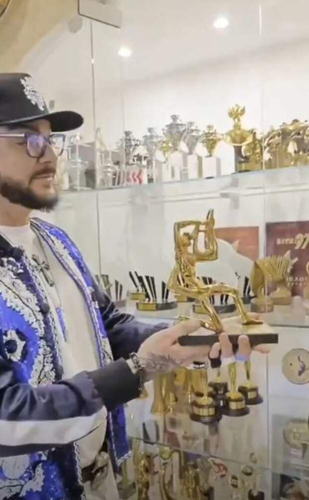 Филипп Киркоров коллекционирует кукол-двойников знаменитостей.