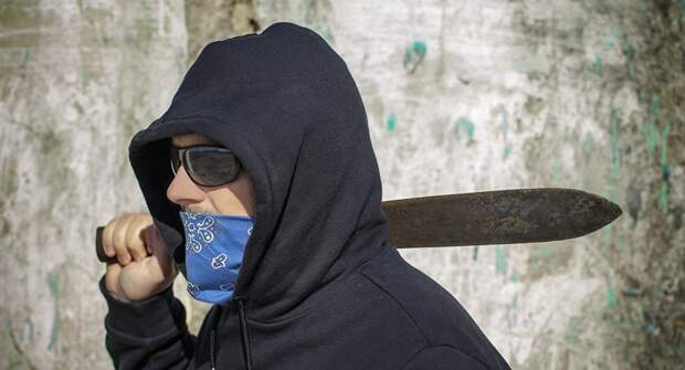 Двое поляков напали с мачете на украинца и отрубили ему пальцы