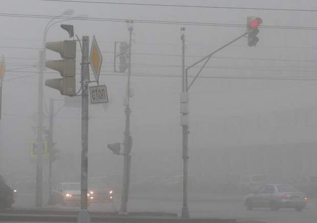 Черное облако смога нависло над Петербургом из-за безветренной погоды