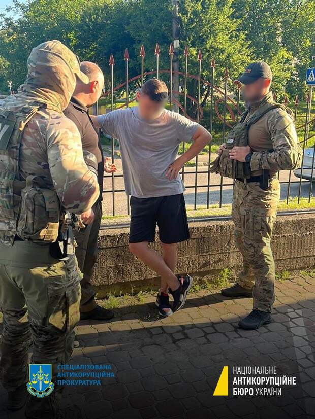 В Тернополе задержаны председатель областного совета и два зама главы военно-гражданской администрации. Об этом,...
