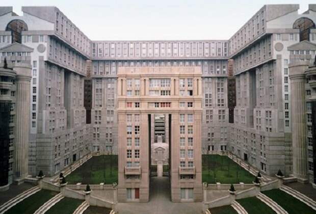 Жилой комплекс Les Espaces d’Abraxas в Париже от Рикардо Бофиля (Франция, 1983 г.). | Фото: lookatme.ru. 