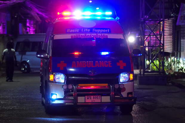 Турист упал с пятого этажа отеля в Таиланде и оказался в критическом состоянии