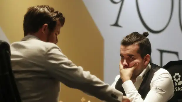 Непомнящий и Карлсен сыграли вничью в третьей партии матча за шахматную корону