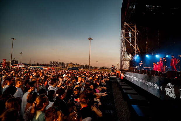 Ваня Дмитриенко выйдет на сцену фестиваля ГАРАЖ ФЕСТ Игора Драйв