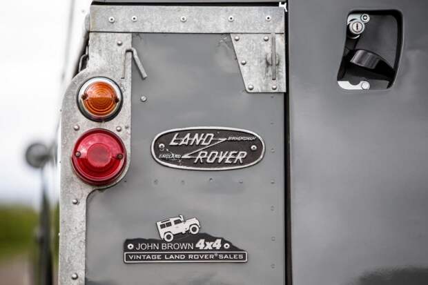 9 сентября аукционный дом Bonhams выставит на продажу раритетный Land Rover Series II 109 1958 года land rover, авто, аукцион, великобритания, внедорожник, гусеница, раритет, торги