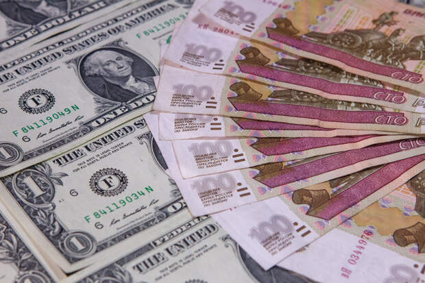 Курс доллара снизился почти до 92 рублей