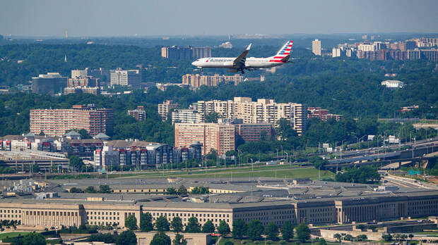 Пентагон показал видео удара по «судну с наркоторговцами» в Тихом океане