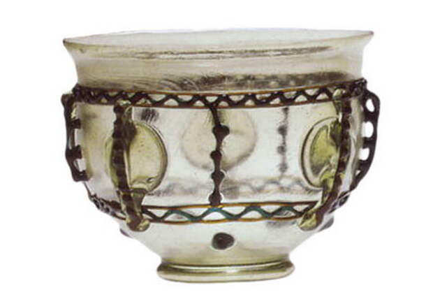 Илл.14. Галло-римская стеклянная чаша из Штайнфорта (Люксембург). 
