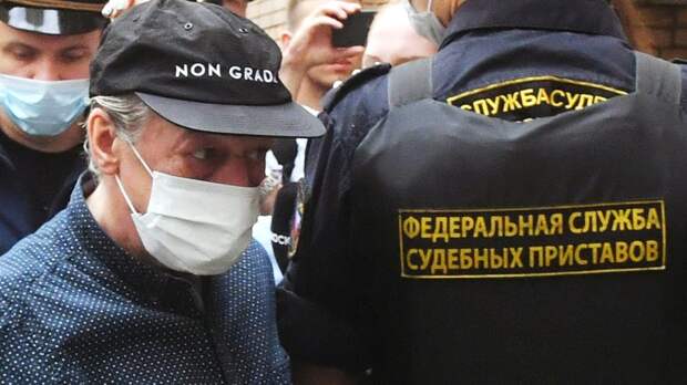 Уткин считает, что Ефремов должен получить условный срок: «Принудительное лечение и серьезный штраф»