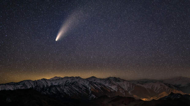 Упал с неба — не трогай: астроном объяснил, чем опасны космические гости