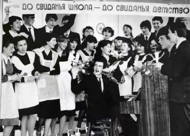 Выпускницы 70-х годов (10 фото) Выпускницы 70-х годов (10 фото)