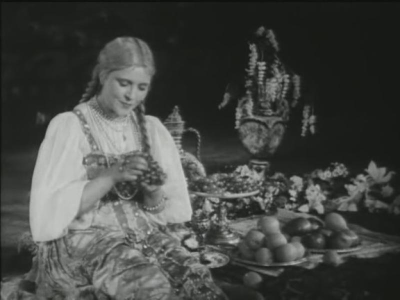 Людмила Глазова («Руслан и Людмила»,1938) Свет угасших звезд
