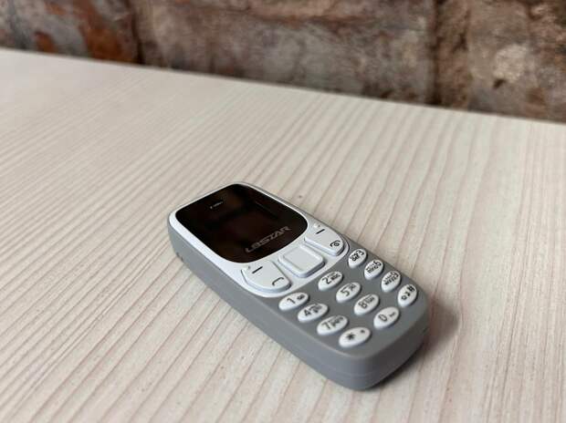 Власти Ленобласти потратят на телефоны почти 5,3 млн рублей