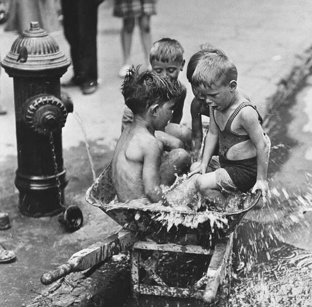 Времена, когда айпадов еще не было, а дети играли на улице