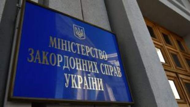 Российский дипломат должен покинуть Украину