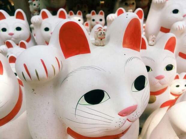 Японские фигурки кошек Maneki Neko, или манеки