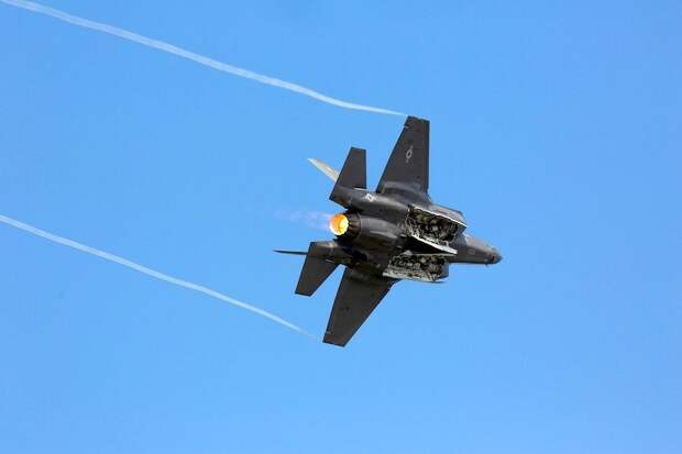 Бывший исполняющий обязанности министра обороны США назвал «куском …» F-35 Бывший исполняющий обязанности министра обороны США назвал «куском …» F-35