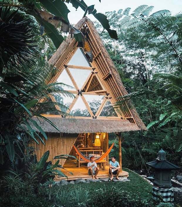 Настоящее архитектурное творение у подножия вулкана Агунг, Бали.