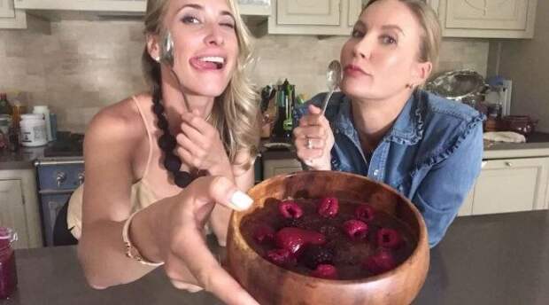Мария Кравцова и Елена Летучая рассказали рецепт шоколадной каши 