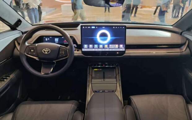 Дешевле 2 млн рублей: в продаже появился новый седан Toyota с мотором Huawei