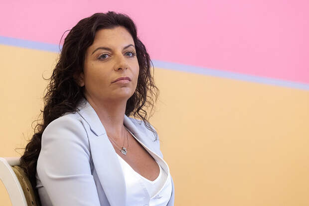 Симоньян хранит прах Кеосаяна на тумбочке: "Я по-прежнему ложусь в постель со своим мужем"