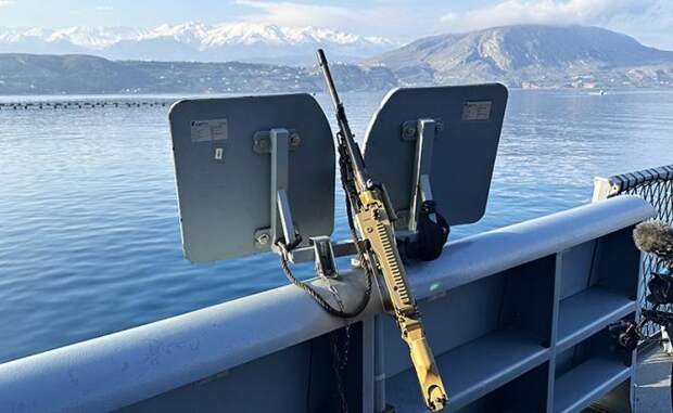 «Суэцкий канал? Вычеркиваем!»: Хуситы шуганули авианосец США и готовы закрыть кратчайший путь из Европы в Азию