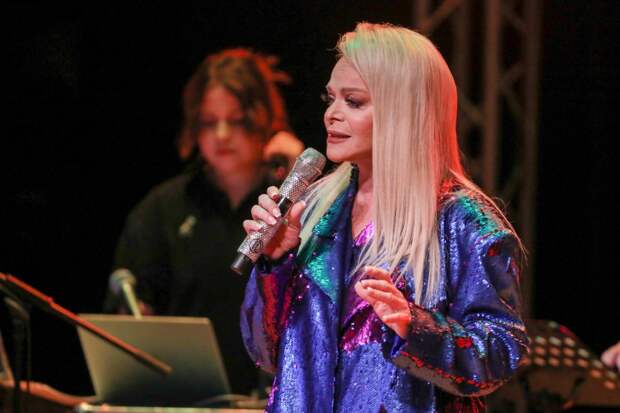 В Петербурге люди ушли с фестиваля джаза после выхода Ларисы Долиной