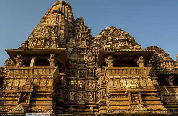 Внешний вид храма Кандарья-Махадева