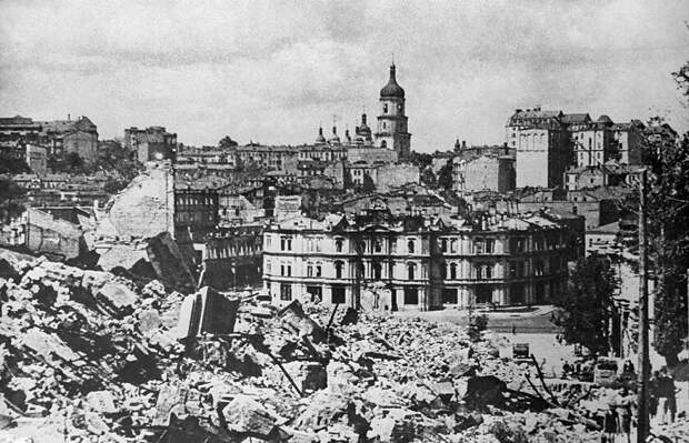 Киев после освобождения от немецко-фашистской оккупации в ноябре 1943 года