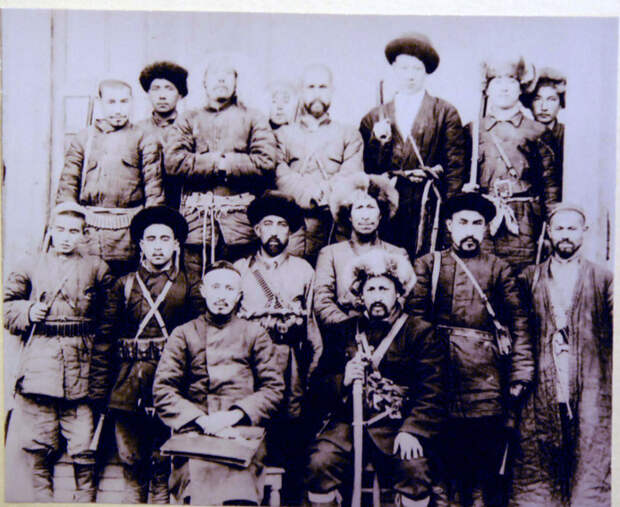 Организаторы Кумульского восстания. /Фото: upload.wikimedia.org Организаторы Кумульского восстания. /Фото: upload.wikimedia.org