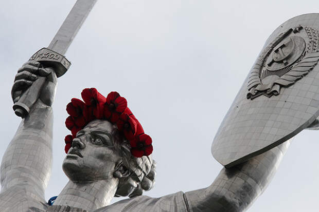 Памятник Родина-мать в Киеве  