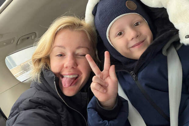 Певица Юлианна Караулова опубликовала редкое фото с сыном
