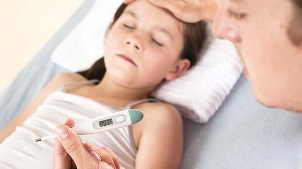 Врач Хоконова рассказала о безопасном снижении температуры у ребенка