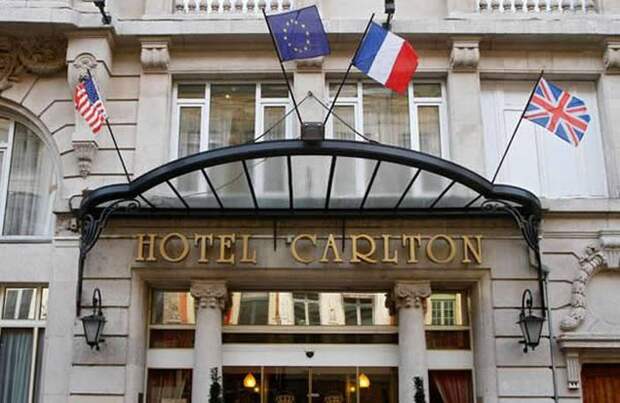 Парижский отель Carlton Hotel.