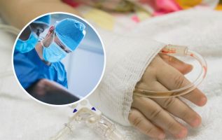 В Мариуполе неизвестный прохожий толкнул коляску с младенцем, едва не убив его