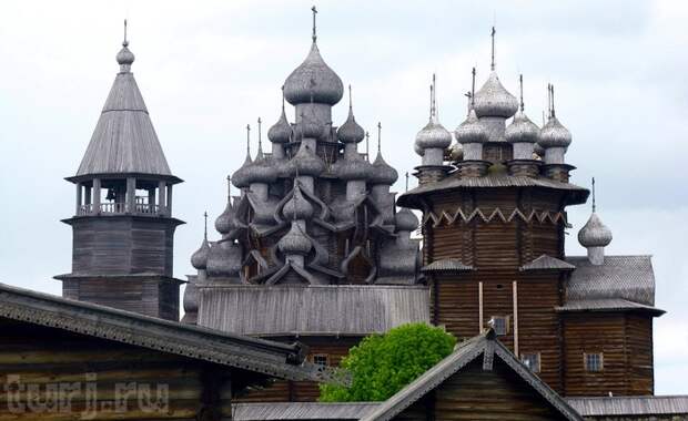 Россия, Погост Кижи, Кижи, Покровская церковь, Преображенская церковь, музей под открытым небом, храмы Карелии, древнерусское деревянное зодчество, достопримечательности России